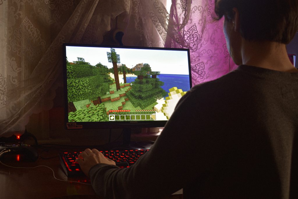 Moderne gamestoel met ergonomische ondersteuning voor rugpijn preventie en comfortabel gamen